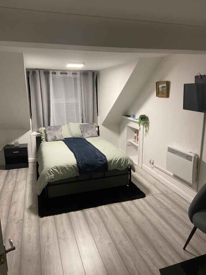 Studio Flat Apartment ลาร์กส์ ภายนอก รูปภาพ